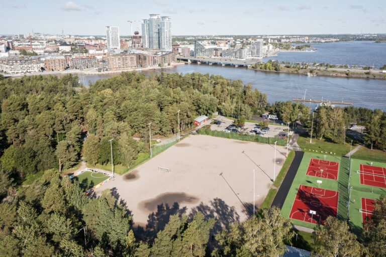 Mustikkamaan liikuntapuisto kuvattuna yläilmoista.
