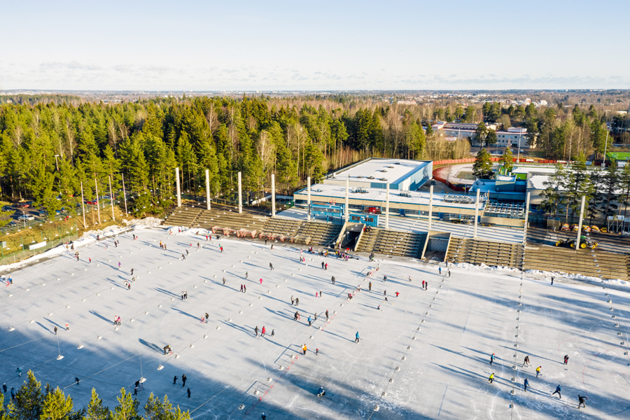 Oulunkylän tekojääkenttä yläilmoista kuvattuna.